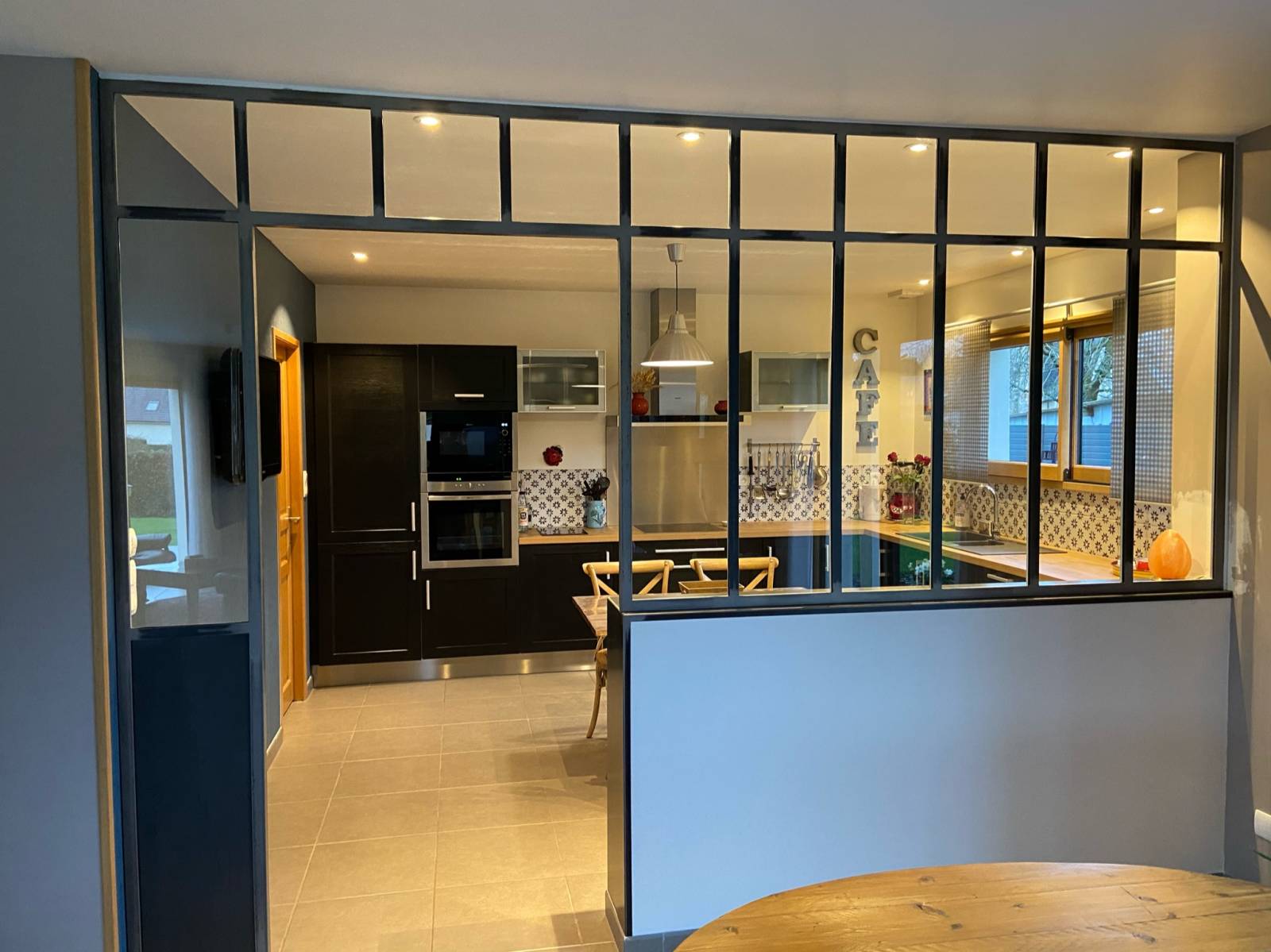 Trouver un fabricant d'une verrière acier style industriel en Normandie