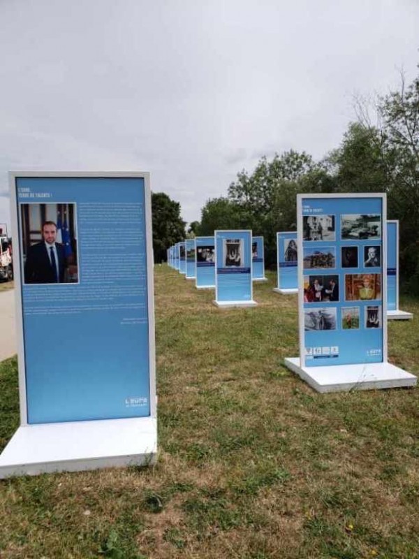 Totems acier pour exposition